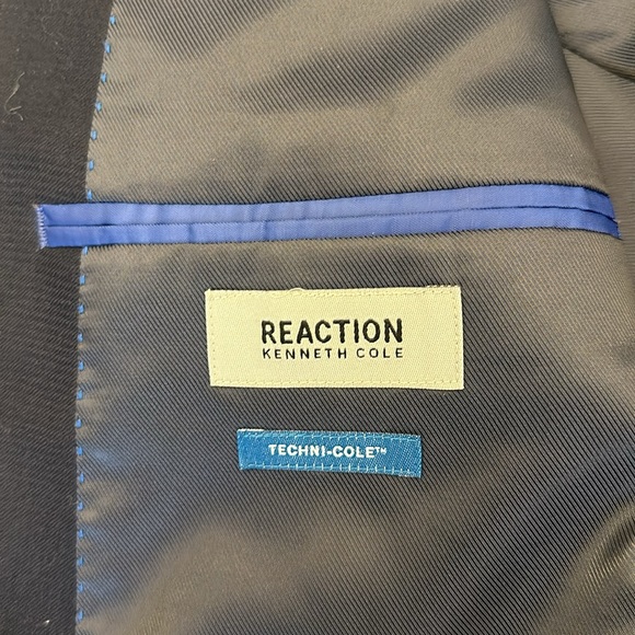 Kenneth Cole Reaction Suit 46 L with pants - Picture 2 of 4